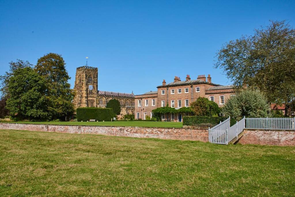 Thirsk Hall South Wing, North Yorkshire Exterior foto